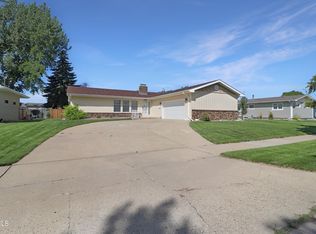 2115 2nd Ave E, Williston, ND 58801