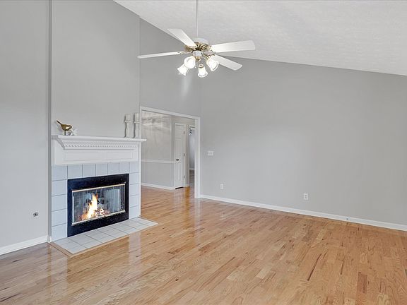 2nd image of 5521 Crooked Pine Ln