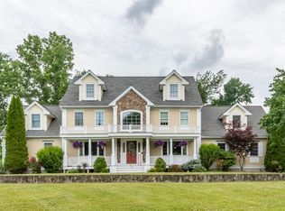 81 Betty Ann Ln, Dracut, MA 01826