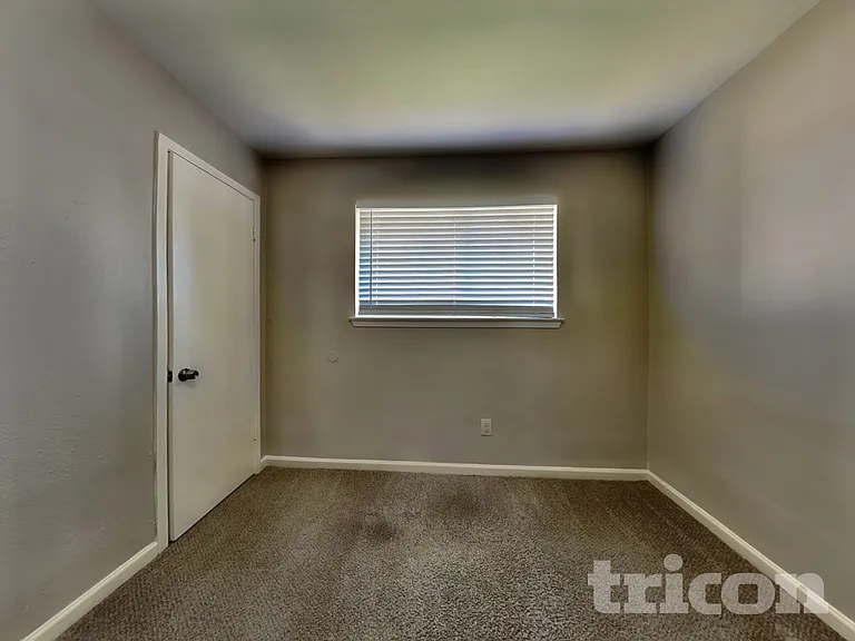 1438 Peach Spring Dr — Photo 13