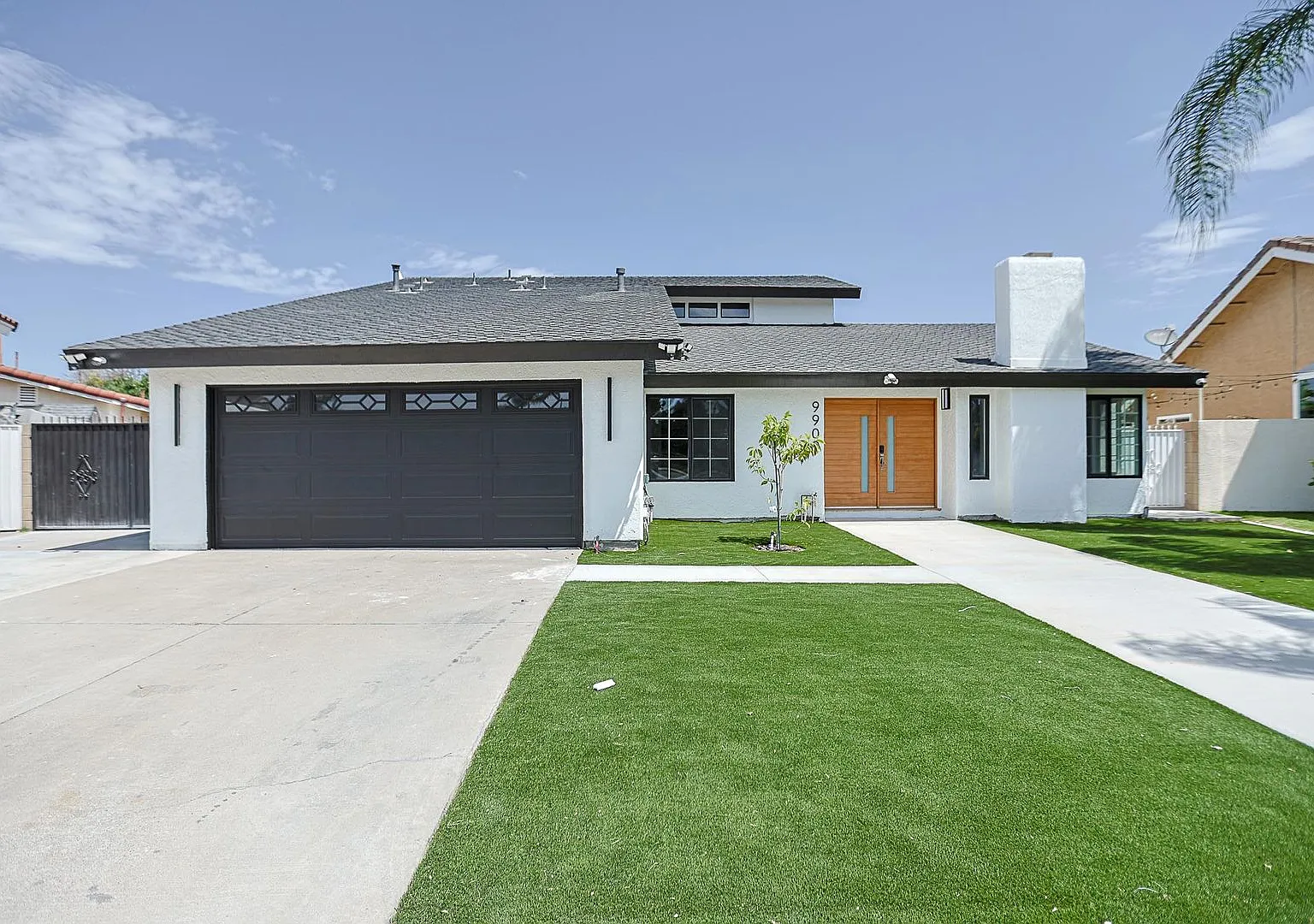 Luxury Fully Remodeled 4 Bed + 1 den / 4 Bath Home Near Mile Square Park Approx. 2,500 Sq. Ft. — Photo 1