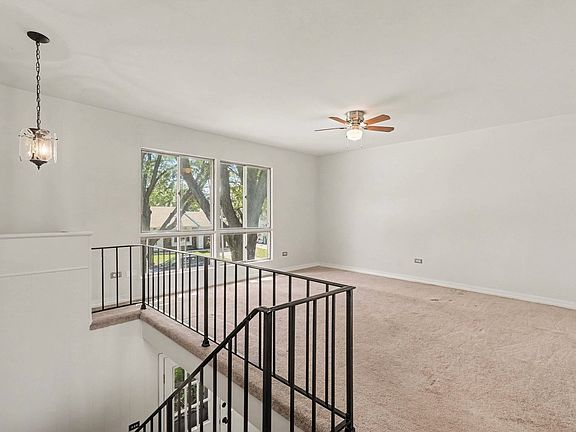 3rd image of 945 Surrey Ct