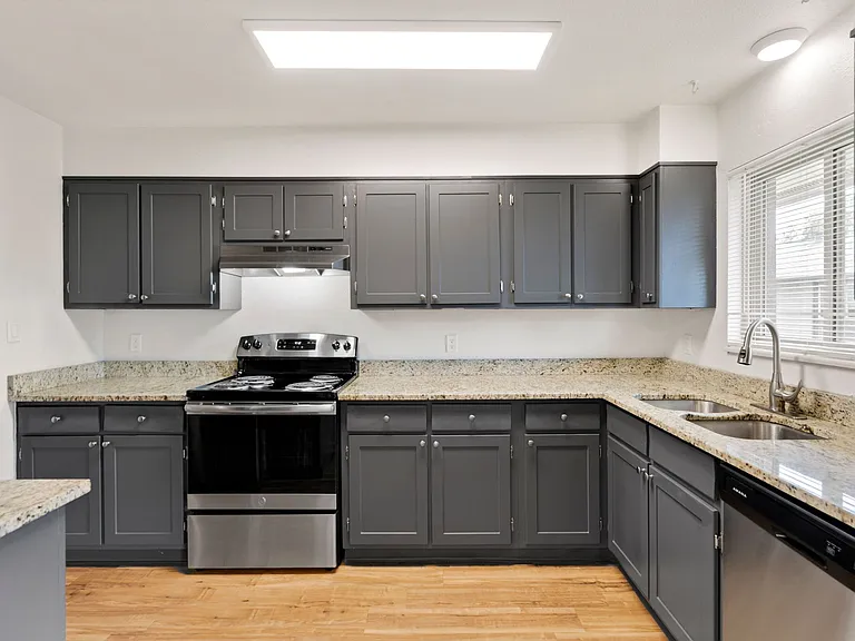 Lakemont Apartments — Photo 61