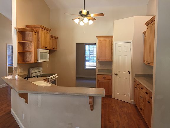 4th image of 550 SE 215th Ave