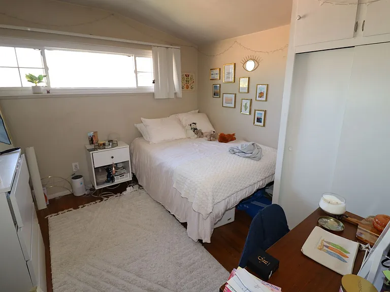 1054 N Grand St — Photo 15