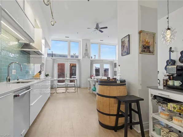 276 King St W #213, Kitchener, ON N2G 1B6