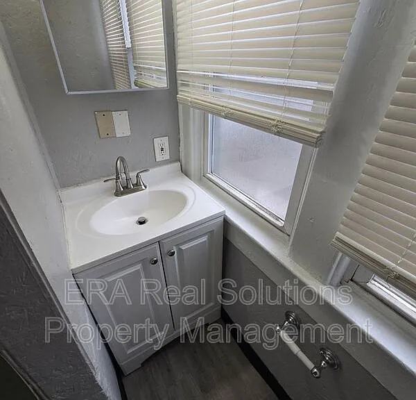 80 Warren Ave — Photo 9