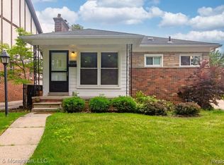 1713 Roslyn Rd, Grosse Pointe Woods, MI 48236