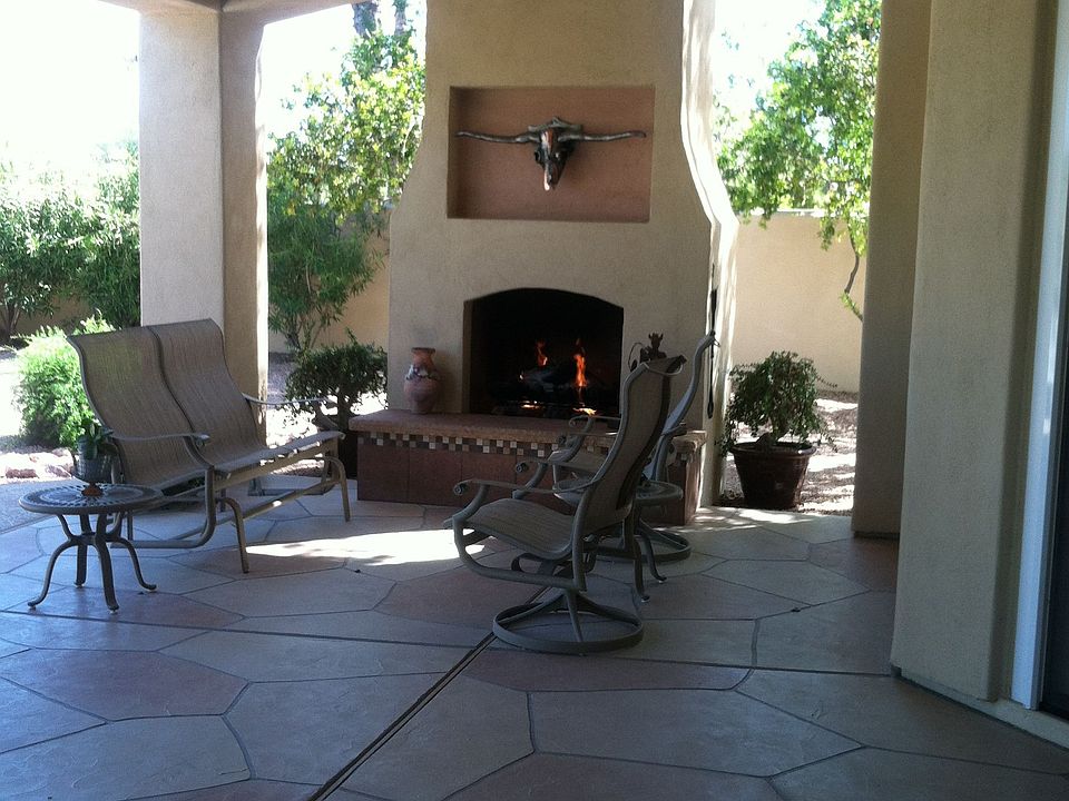 Outdoor fireplace
