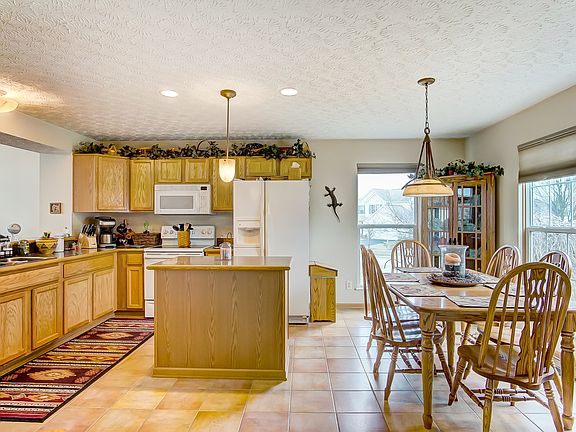 3rd image of 333 Moss Ct