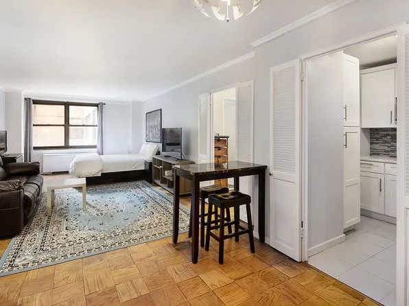 305 E 40th St APT 8A, Manhattan, NY 10016