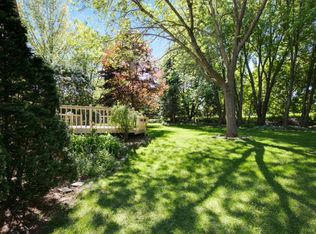 664 Apache Ln, Mendota Heights, MN 55120