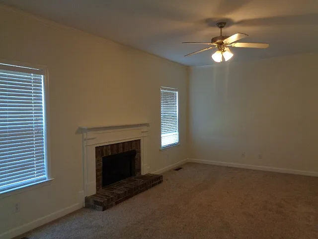 5 bed, 2.5 bath, 2515 sqft, $2,875 — Photo 2