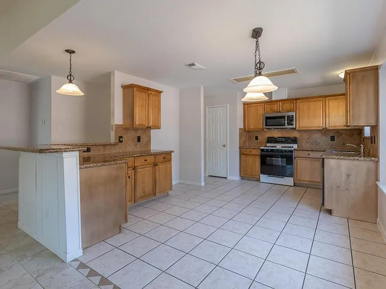 21812 Whispering Forest Dr — Photo 9