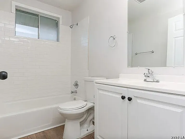 2027 Leesburg St — Photo 13