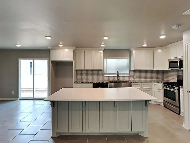 1409 E Covell Rd — Photo 5