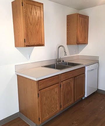 2nd image of 1020 SE Parkcrest Ave