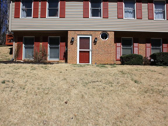 3rd image of 207 Chadwick Dr