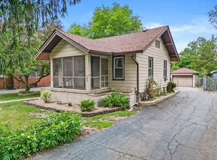 142 N Kelly St, Hobart, IN 46342