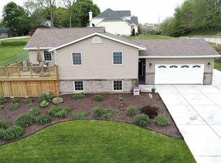 3220 N 3rd St, Clinton, IA 52732