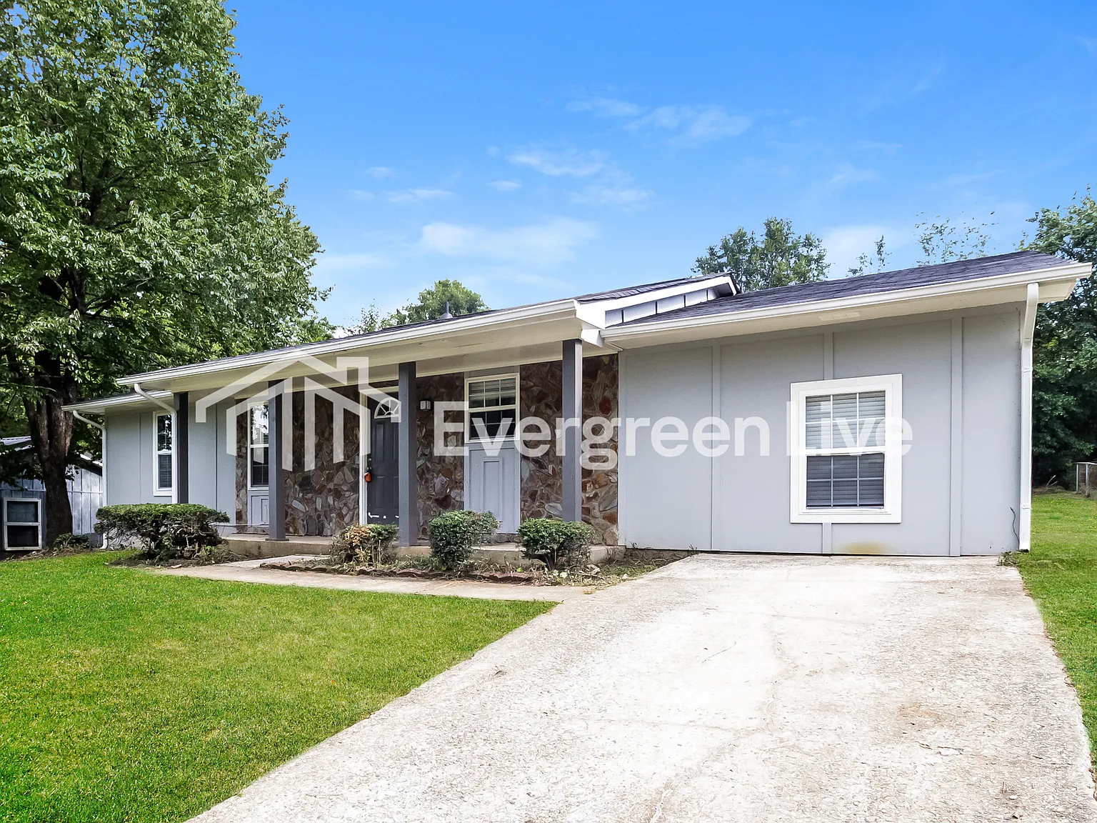 3 bed, 2.0 bath, 1120 sqft, $1,595 — Photo 2