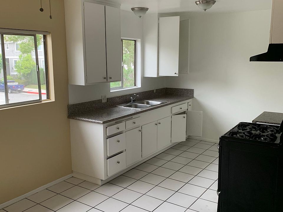 1st image of 432 W Stocker St APT 6