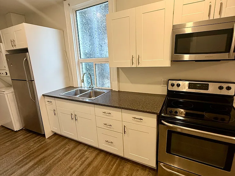 434 Dufferin Ave #4A — Photo 3