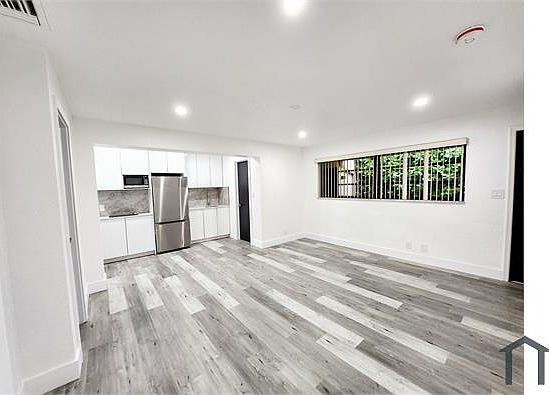 1st image of 511 SW 15th St #C