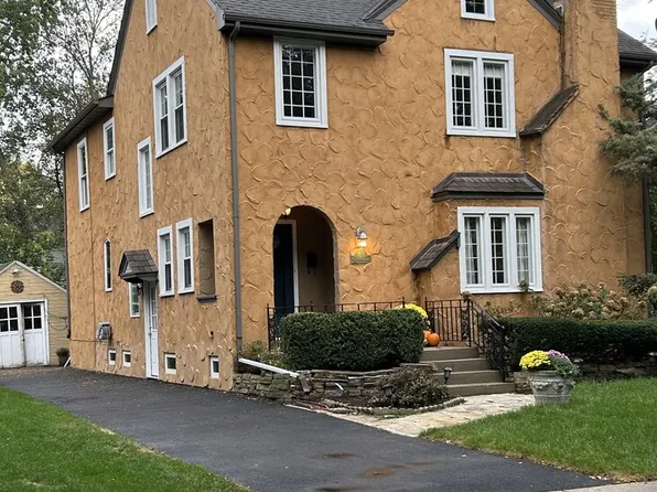 425 N Catherine Ave, La Grange Park, IL 60526