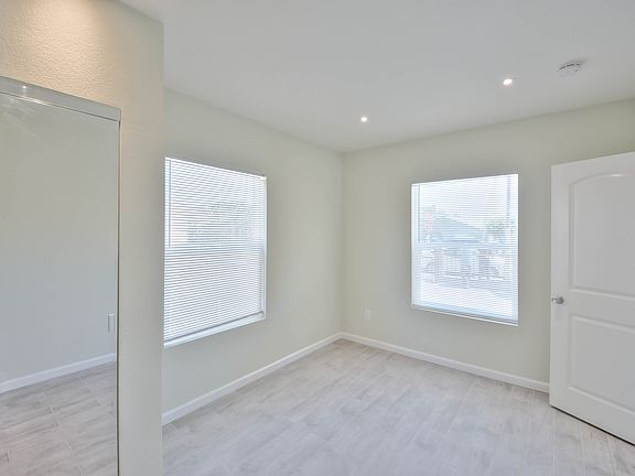 5th image of 227 S Sunset Ave #1