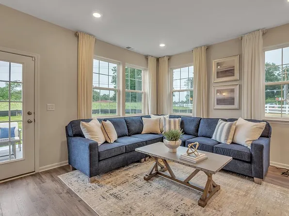 56 Elliot Ln, Mount Holly, NJ 08060