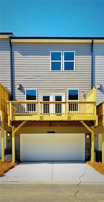 3 bed, 3.0 bath, 2000 sqft, $2,295 — Photo 2