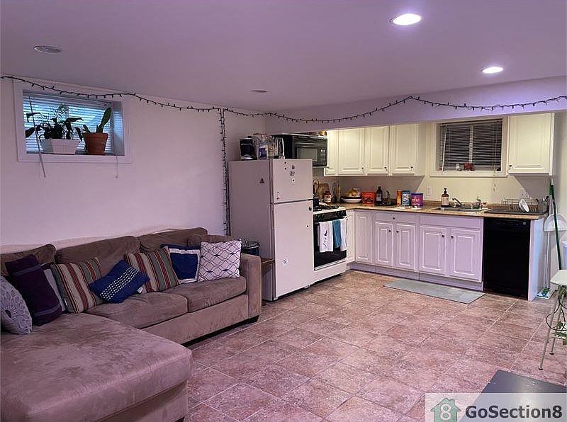 2nd image of 26 Lenglen Rd #2