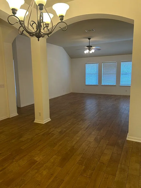 3 bed, 2.0 bath, 1705 sqft, $2,100 — Photo 3