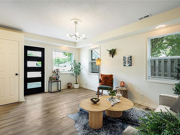 5th image of 505 E 82nd St