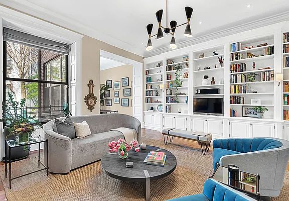 2nd image of 19 W 87th St #1
