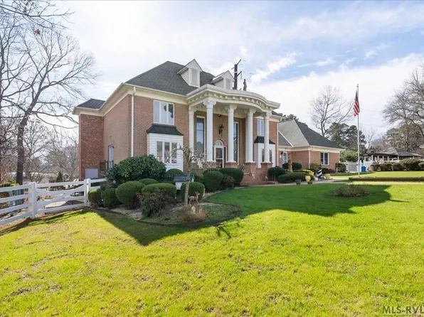 104 Mayflower Ct, Roanoke Rapids, NC 27870