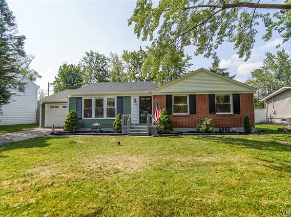 114 Browning Dr, Hamburg, NY 14075
