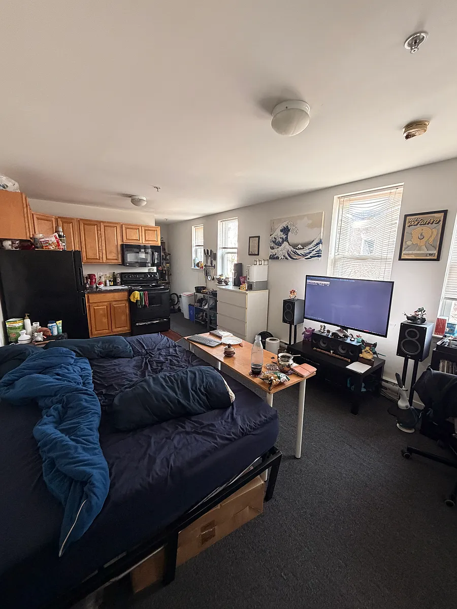 Building Photo - 4500 Walnut St #205