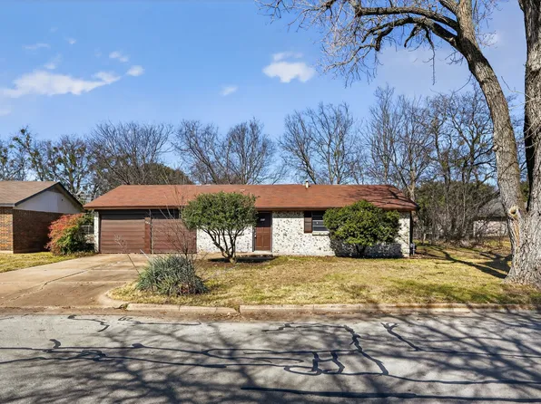 404 Nathan St, Burleson, TX 76028
