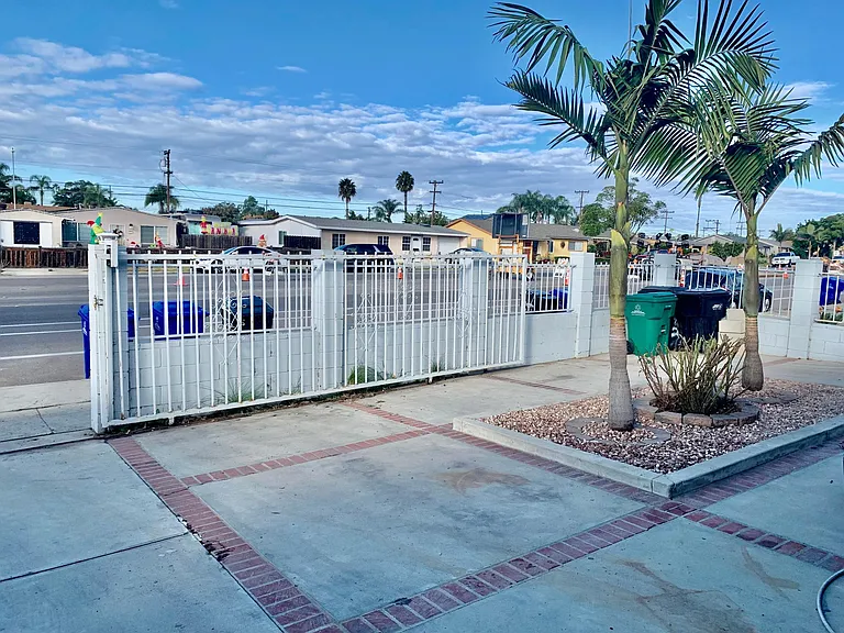 4143 Clairemont Dr — Photo 6