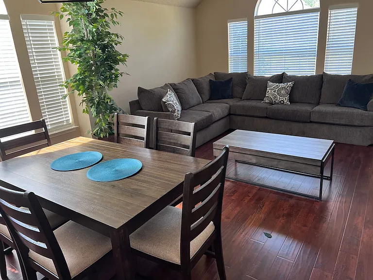 Rolling Hills Dr — Photo 12