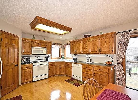4th image of 812 Plum Rose Dr