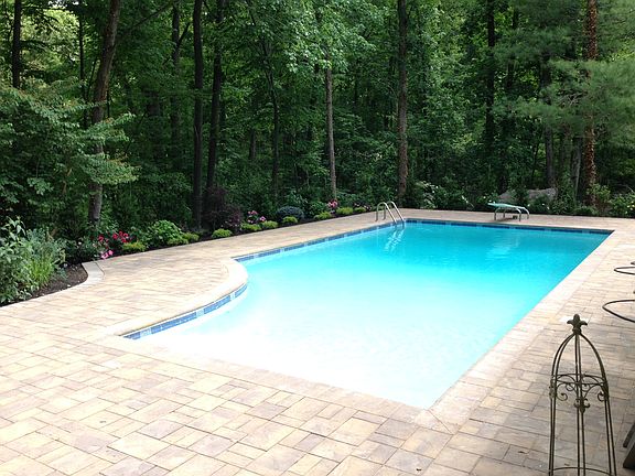 3rd image of 8 Valleywood Ct W