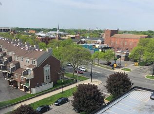 20 Chestnut St APT 702, Wyandotte, MI