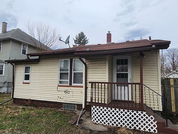 3rd image of 1729 Duncan Rd