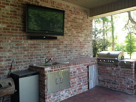 Outdoor Kitchen