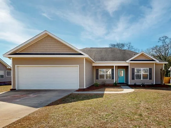 110 Willow Way, Headland, AL 36345