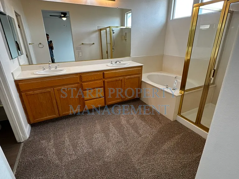 2046 Solothurn Way — Photo 18