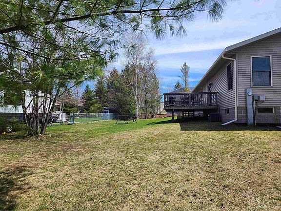 4th image of 611 Oak Lawn Dr